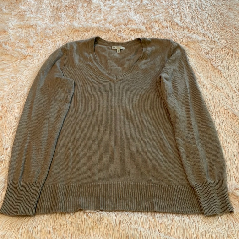 GAP Women’s V-Neck Sweater.